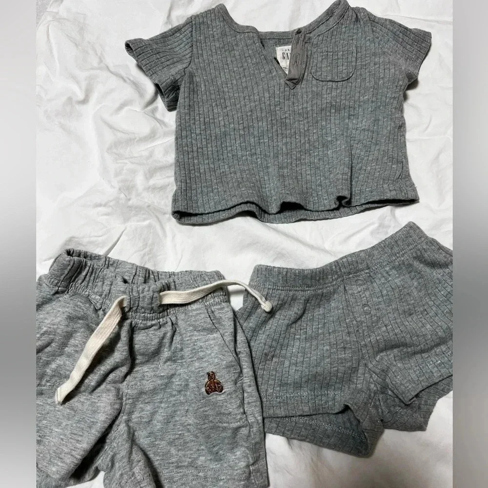GAP BUNDLE OF 3 SIZE 0-3 3-6M